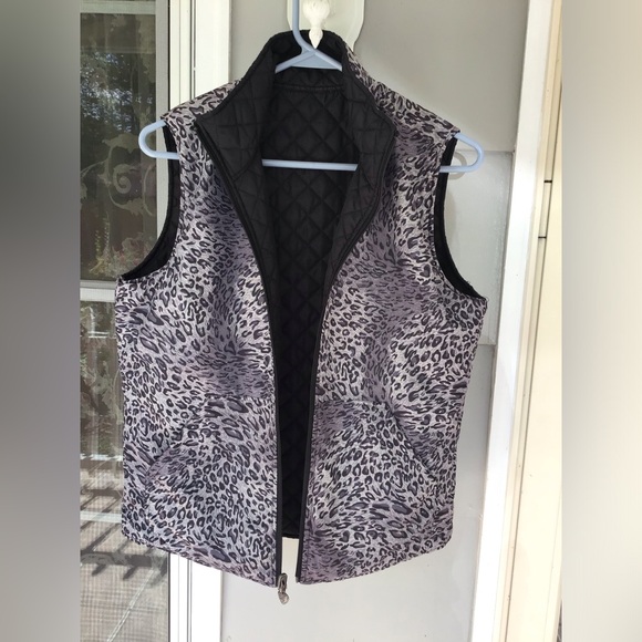 Womens Activology REVERSIBLE Small Quilt Puffer Vest Zip Black/gray Animal Print - Picture 1 of 16